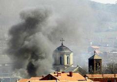 cerkiew kosovo podpalenie albańscy muzułmanie zbezczeszczenie