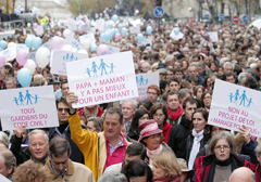 Pomimo protestów rząd Francji chce "małżeństw" dla zboczeńców