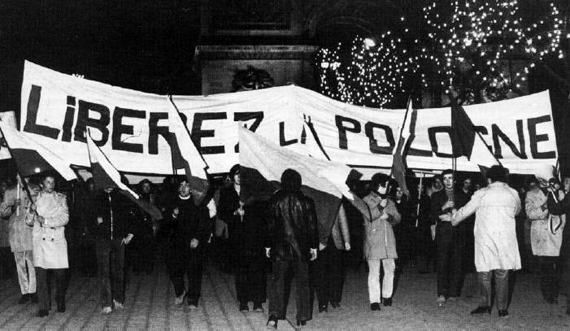 "Liberez la Pologne" ("Wolność dla Polski") - solidarnościowa demonstracja francuskich nacjonalistów