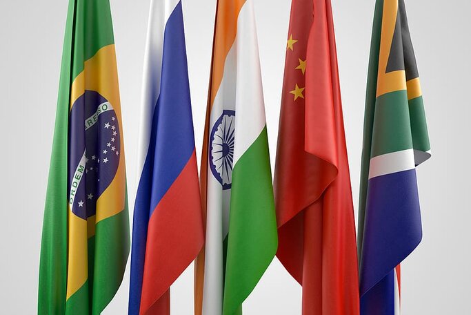 BRICS rozszerza się i podważa dominację dolara