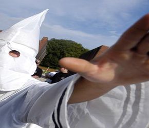 Georgia dopuszcza noszenie masek Ku Klux Klanu