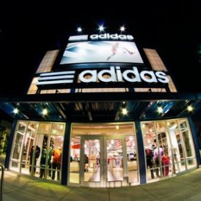 Adidas zwalnia za "bagatelizowanie rasizmu"