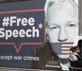 AfD proponuje azyl dla Juliana Assange'a