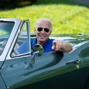 Biden przejechał kawalkadą samochodów. Potem mówił o klimacie