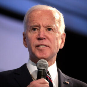 Joe Biden krytykuje uniewinnienie Kyle’a Rittenhouse’a