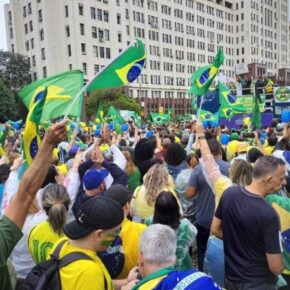 Wyborcy Bolsonaro domagają się od wojska zamachu stanu