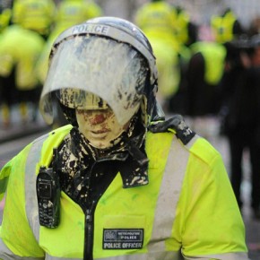 Wielka Brytania: Policja nadużywa zakazów dla demonstrantów