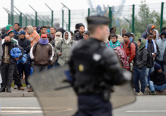 Francja: zamieszki przy likwidacji obozu imigrantów