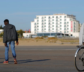 "Nie karmić imigrantów". Nowe wytyczne władz Calais