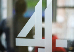 Wielka Brytania: Channel 4 będzie nadawał wezwania do muzułmańskich modlitw