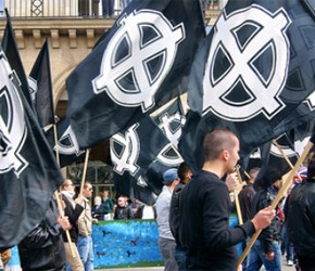 Francja: Rząd chce zdelegalizować kolejne nacjonalistyczne ugrupowania