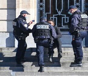 Po wojskowych we Francji buntuje się policja