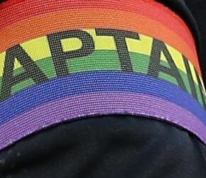 Premier League upomina za krytykę akcji LGBT