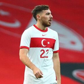 Turecki kapitan drużyny z Holandii nie zamierza nosić tęczowej opaski