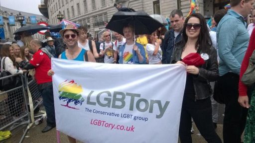 Konserwatyści naciskają na Kościół anglikański w sprawie „homomałżeństw”