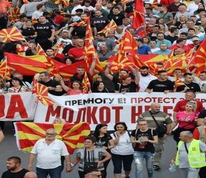 Macedończycy domagają się ustąpienia lewicowego rządu