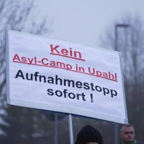 W Meklemburgii trwają protesty przeciwko ośrodkowi dla uchodźców