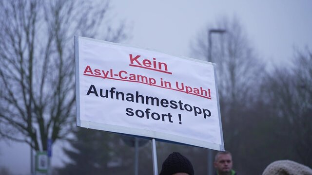 W Meklemburgii trwają protesty przeciwko ośrodkowi dla uchodźców