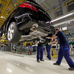 Ruszyła budowa fabryki Mercedesa współfinansowana przez podatników