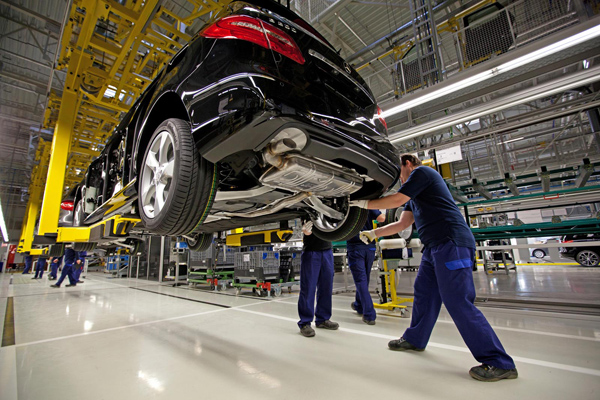 Rząd dał 18 milionów euro na fabrykę Mercedesa