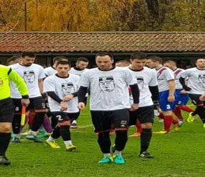 Ratko Mladić na koszulkach serbskich piłkarzy