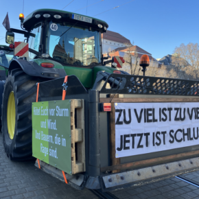 Rolnicy zablokowali Berlin. Rząd się ugina