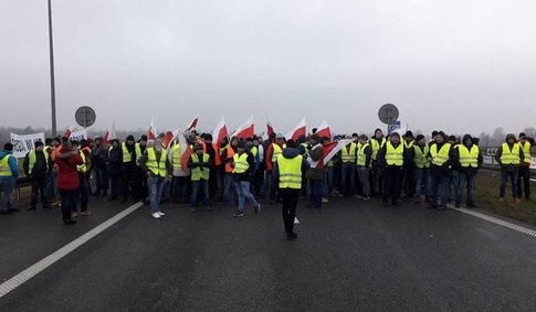 Rolnicy po raz kolejny zablokowali drogi w całej Polsce