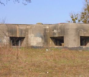 Zabytkowe schrony zburzone pod centrum logistyczne