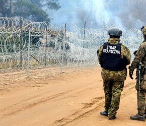 Białoruskie służby i imigranci atakowali polskich funkcjonariuszy