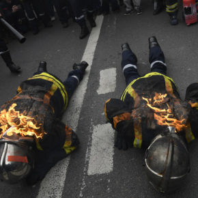 Francuscy strażacy walczą z policją (+WIDEO)