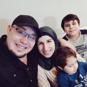 Syryjski "uchodźca" w Polsce bił żonę. Bronią go dziennikarze