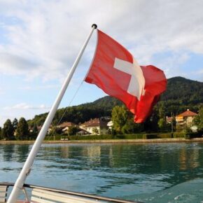 Ludowcy domagają się pełnej neutralności Szwajcarii