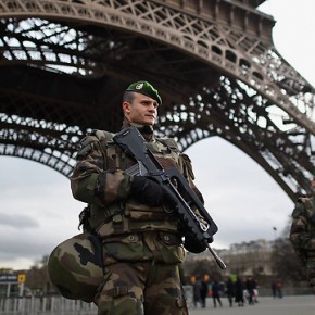 Francja będzie pozbawiać terrorystów obywatelstwa